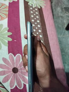 Spark Aquos R2