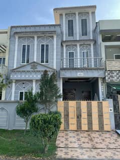 Brand New 5 Marla Lower Portion For Rent F Block. Hot Location.