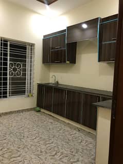5 Marla Portion For Rent. Hot Location.