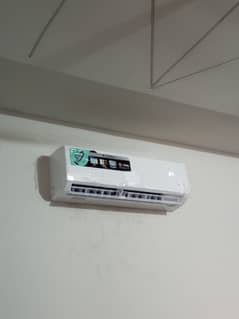 brand new ac only 14 hours use urgent sale