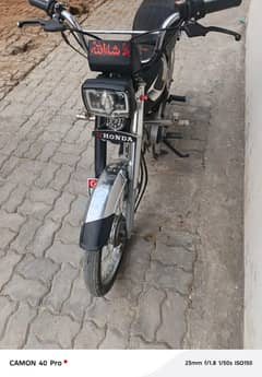 all okay bike ha koi masla ni urgent sale ha  total original