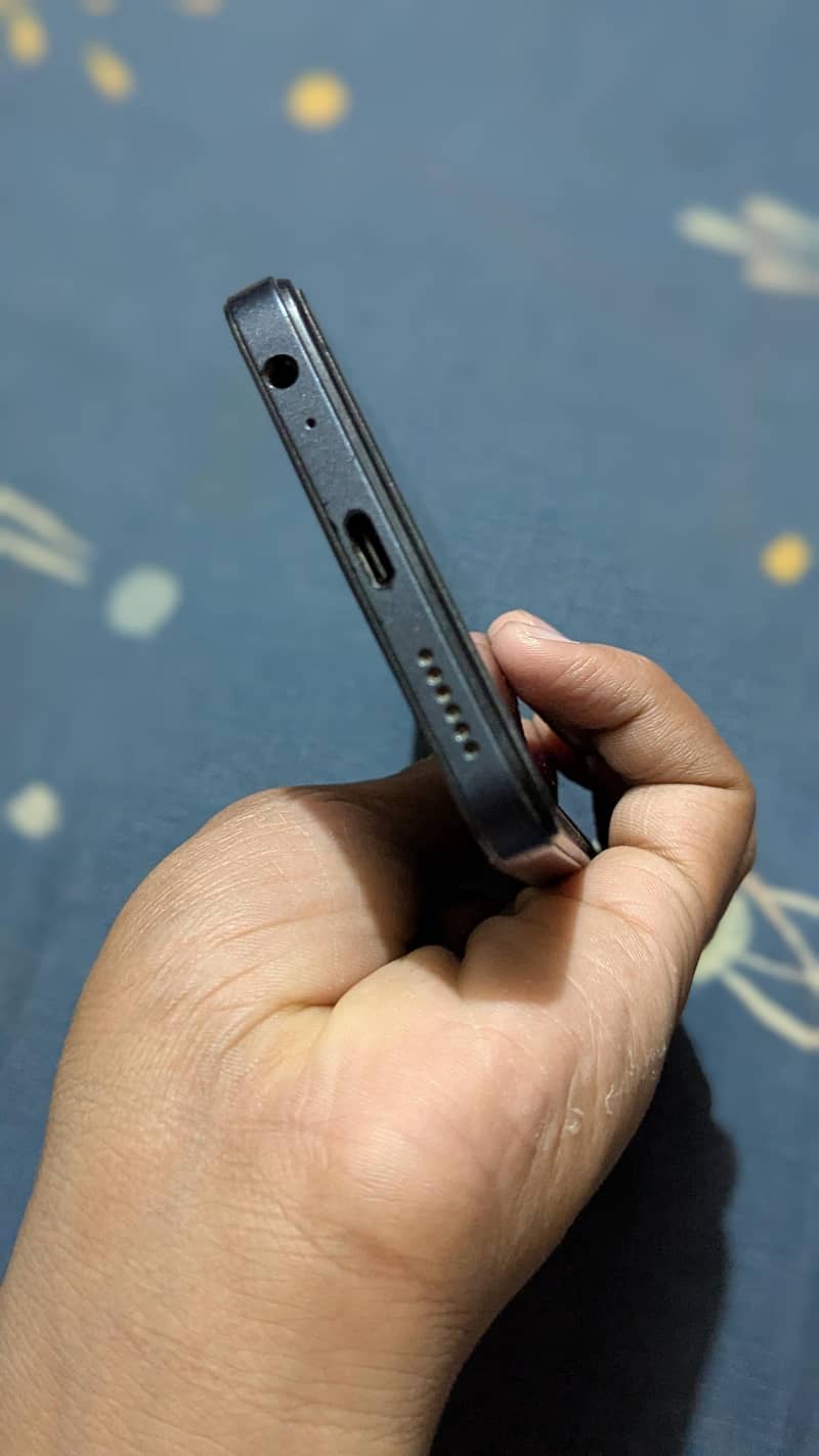 Tecno spark go 2024 (4+4/64) with box 3