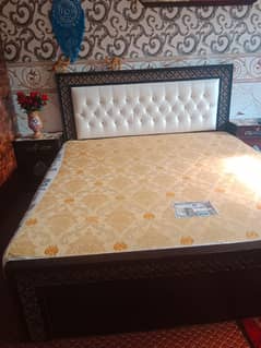 bed side table with dressing table