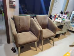Selling My Chairs set with Table.