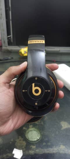 Beats wireless headphones stn-13 and stn-11
