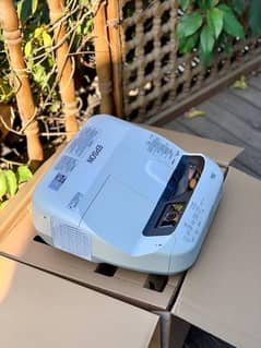WE HAVE ALL KINDS OF PROJECTORS AVAILBLE IN DUBAI IMPORT 03152965654