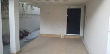 Gulshan E Iqbal Block 5 Lower Portion Silent Commercial Office Reday To Move 60 Ft Road Prime Location