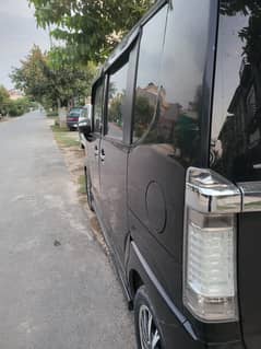 Honda N Box Custom Top of the line variant