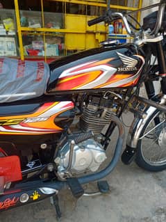 Honda 125 black brand new frsh condition biometric on spot 03396464638