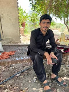 Job ki buht zarort hai please agar Kisi k pass job ho tu rabta kare