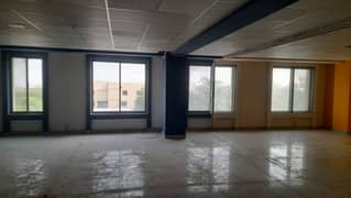 Spacious Hall for Offices or Companies