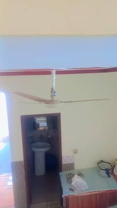 ceiling fan in good condition available for sale