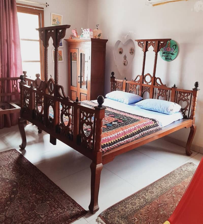 Antique Solid Wood Bed /  Vintage Wooden Bed / double bed for sale 3