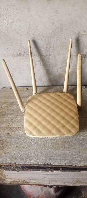 wifi router in good condition  long signal strength 0