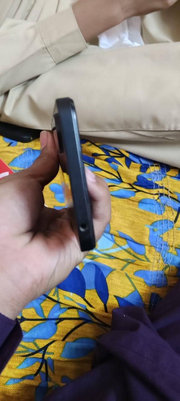 redmi 13c 10by10 Condition no scratch 4 ram 128Storage 1