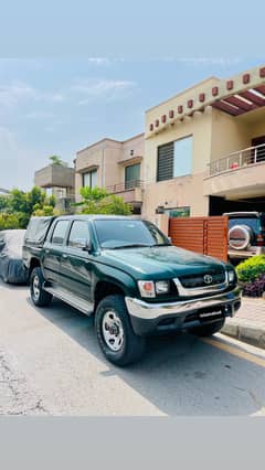Toyota hilux 2002 Pristine condition