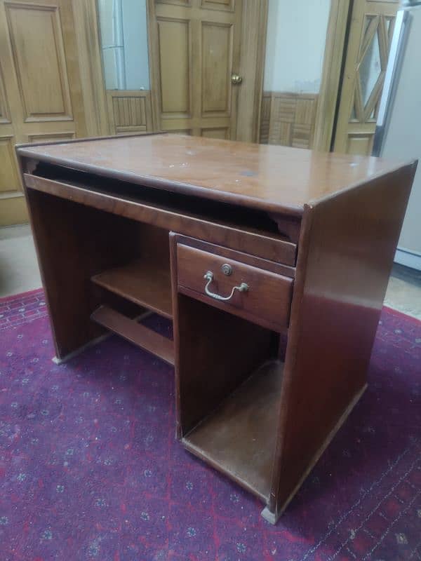 Computer desktop and study table 0
