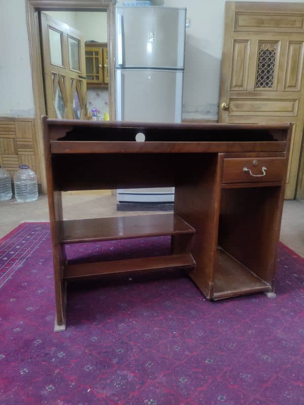 Computer desktop and study table 1