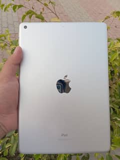 ipad 9th generation 64GB 10/10 condition