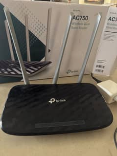 TP LINK router. Wireless dual band Triple Antenna