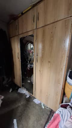 premium quality wardrobe for urgent sale