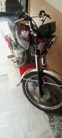 Honda 125 brank new condition Jaan se zyada care ki h too smooth