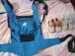 1 Baby carrier with 2 shoes