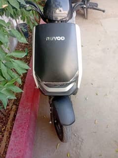 Revoo Electric A-10 Aurora Cloud Scooty