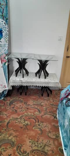 4 rooms ki carpets hn.