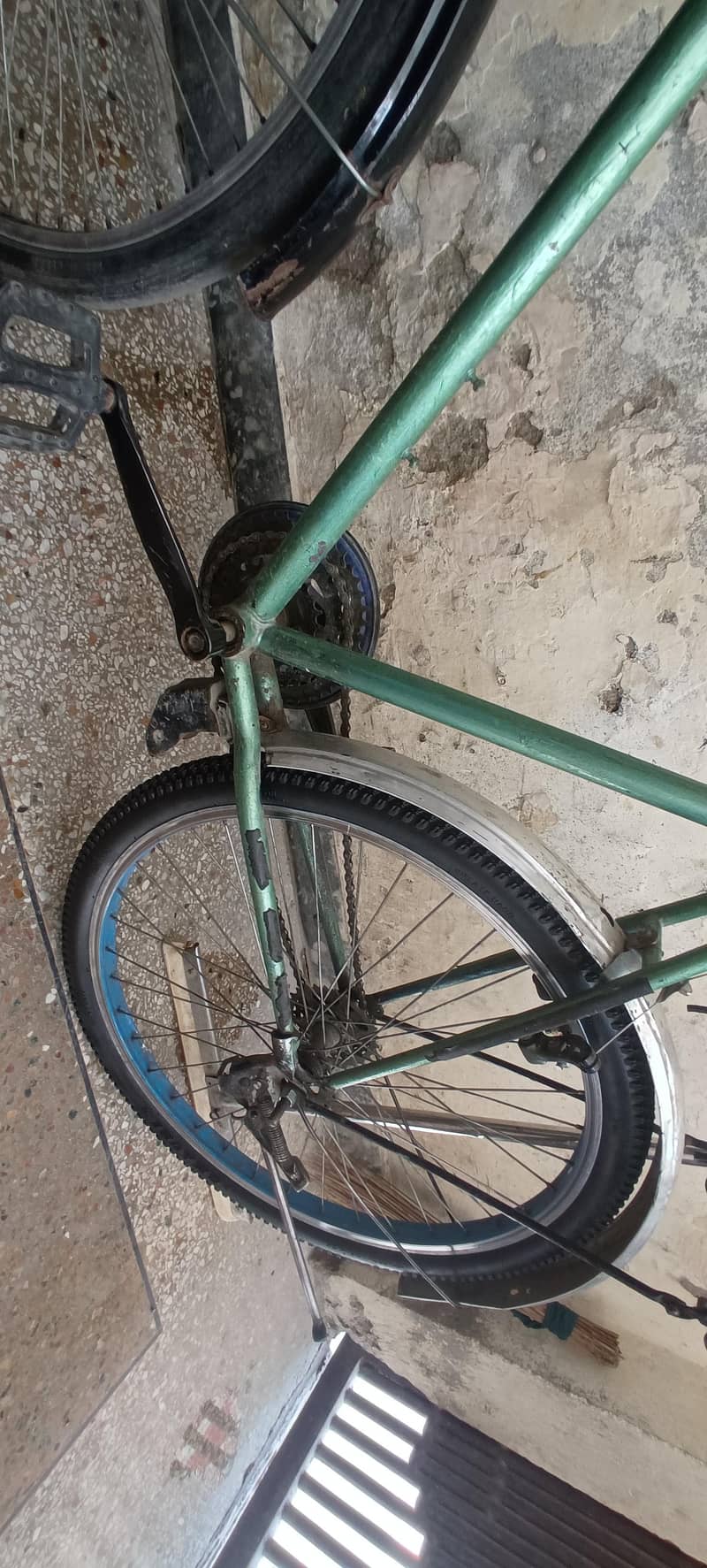 pheonix frame bicycle best condition. 2
