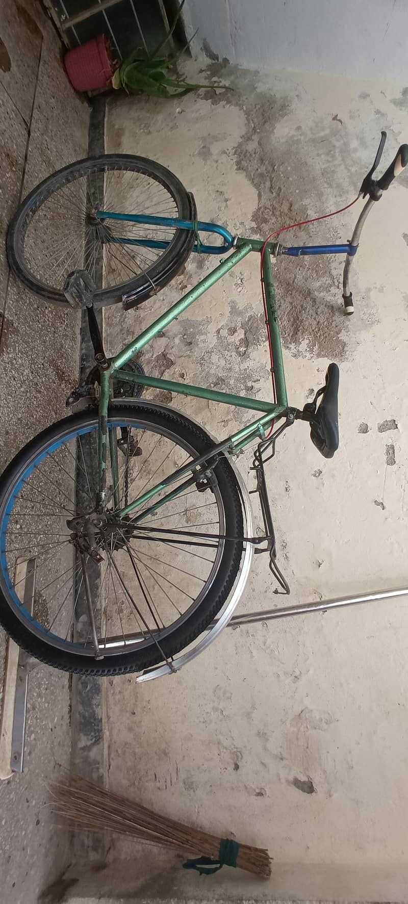 pheonix frame bicycle best condition. 4