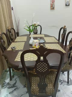 selling chinoti style dinning table in very good condition home used
