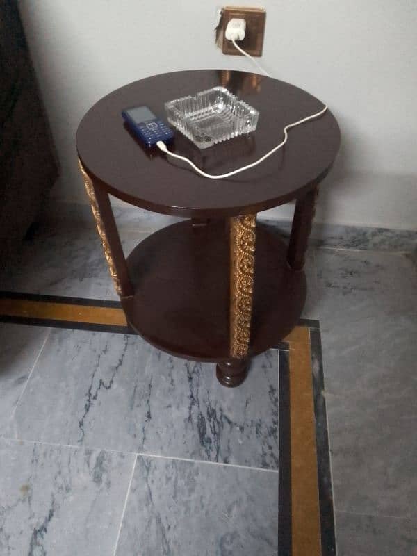 urgent sale centre Table and side tables 1