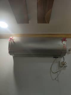 Gree ac 1 ton