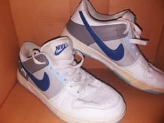 NIKE