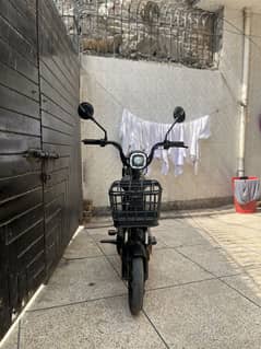 Electric scooty