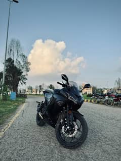 Heavy bike 250cc for sale in black color