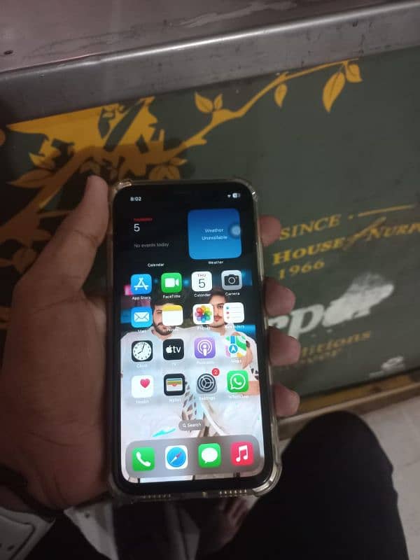 iphone XR 10/10 condition 8