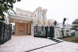 ONE KANAL VICTORIA DESIGNED BUNGALOW FOR SALE READY TO MOVE HOT DEAL