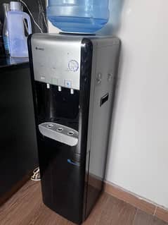 Gree water dispenser