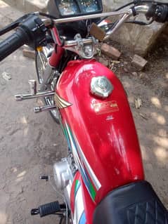 Thora up model lena islia sale kr rha bike