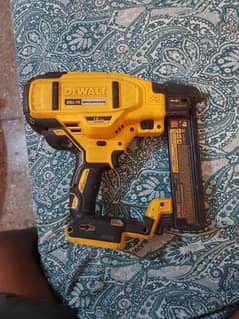 dewalt 20v narrow crown stapler