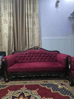 condition 10/10 6 sitter sofa set and table for sale in new condtion