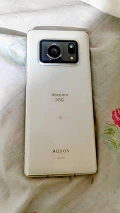AQUOS R6