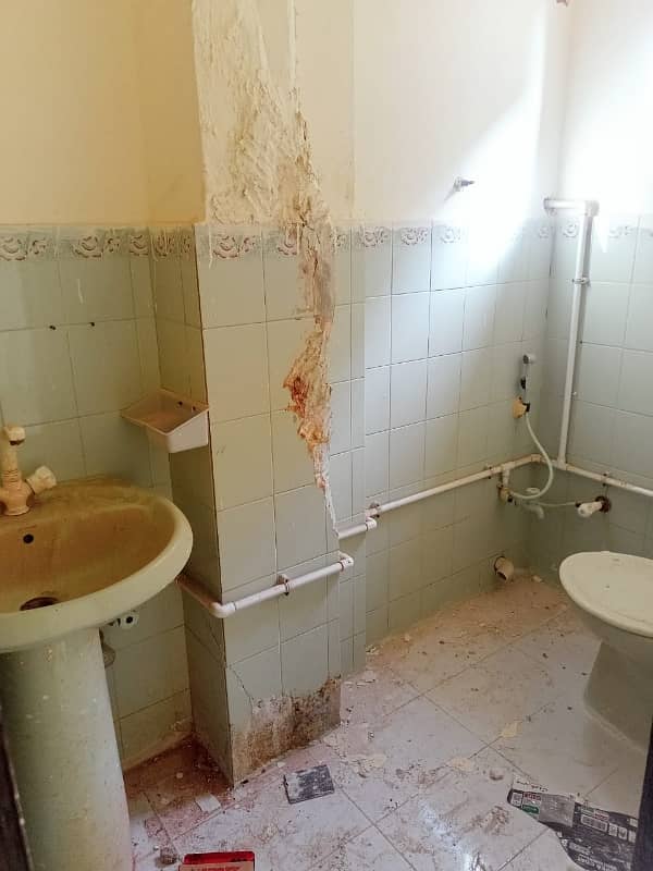 Flat Of 800 Square Feet Is Available For rent In Gulshan-e-Iqbal - Block 13/D-3 4