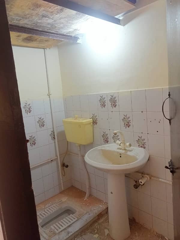 Flat Of 800 Square Feet Is Available For rent In Gulshan-e-Iqbal - Block 13/D-3 5