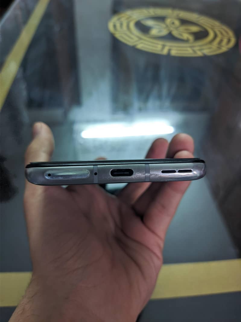 OnePlus 8T 12/256GB in Mint Condition Scratchless and Barely Used 4