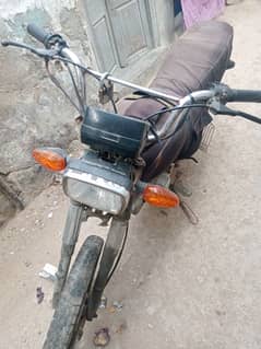 unique bike hain 2011 green book hain aski or raced wagera hai