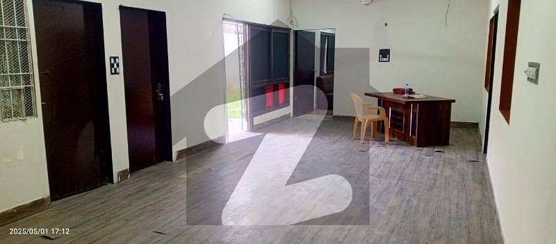 Office Of 400 Square Yards Available For Rent In Gulshan-E-Iqbal - Block 5 3