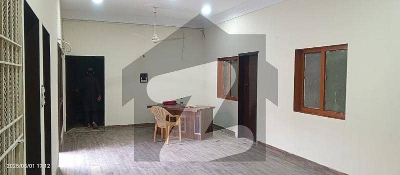 Office Of 400 Square Yards Available For Rent In Gulshan-E-Iqbal - Block 5 8